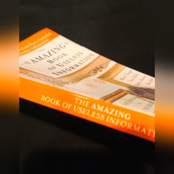 Amazing book of useless information NWT Paperback Funny - Picture 4 of 5